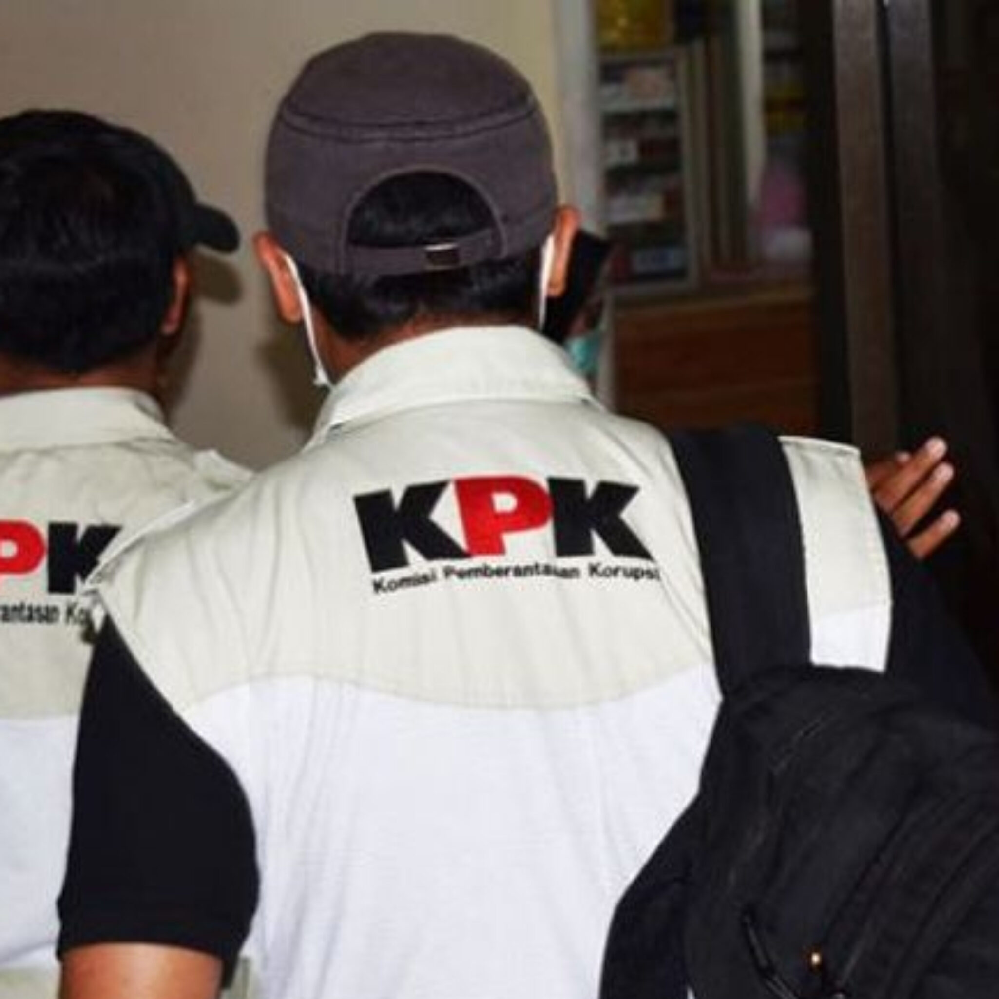 KPK Geledah Rumah Dinas Plt Gubernur Riau di Pekanbaru