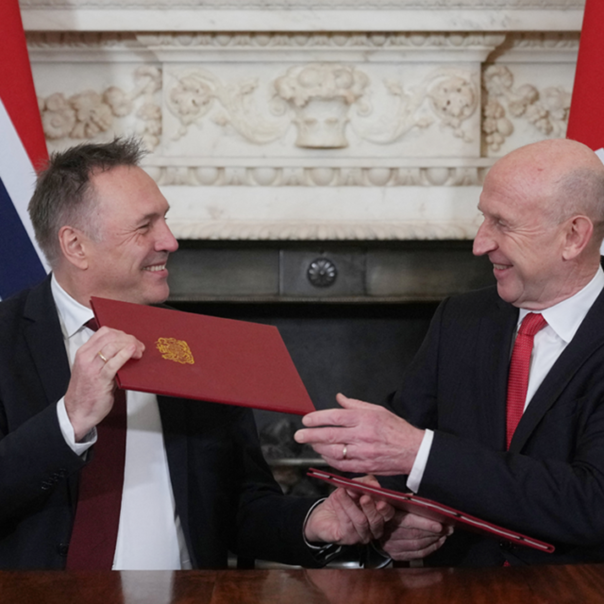 UK, Norway to Jointly Hunt Russian Submarines Under New Pact
